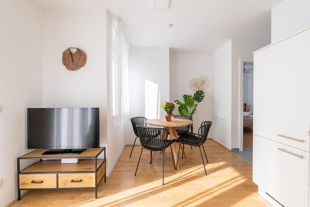 Hm • Modern 1br Apt With Balcony Wien